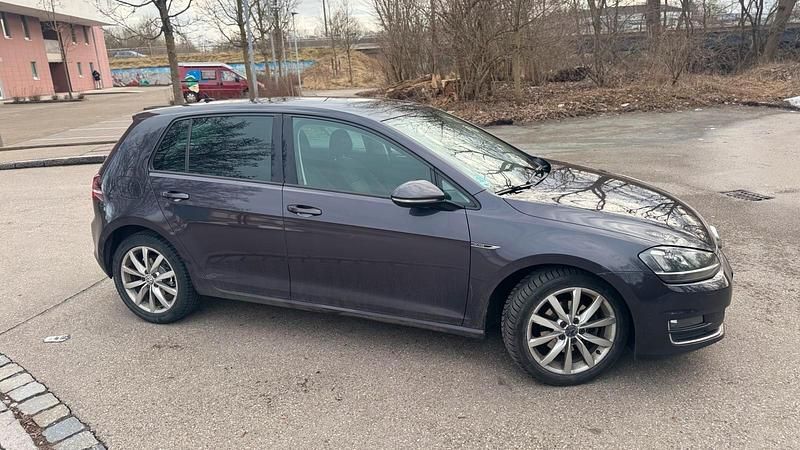 Gebraucht VW Golf VII LOUNGE 150 PS (110 kW) 2015 Violet Kleinwagen
