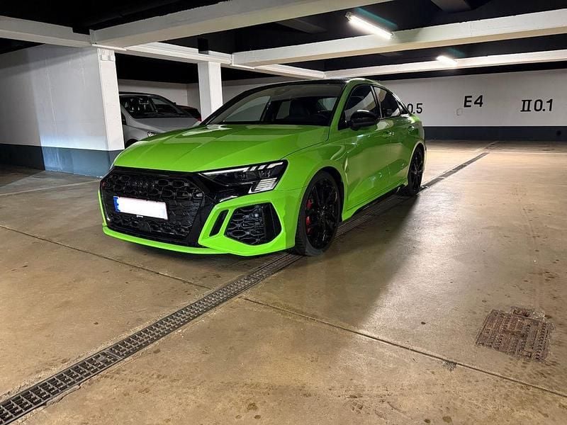Grün Gebraucht 2023 Audi RS3 Sport Limousine | 53.790 € (Guter Preis) - Bild 1/4