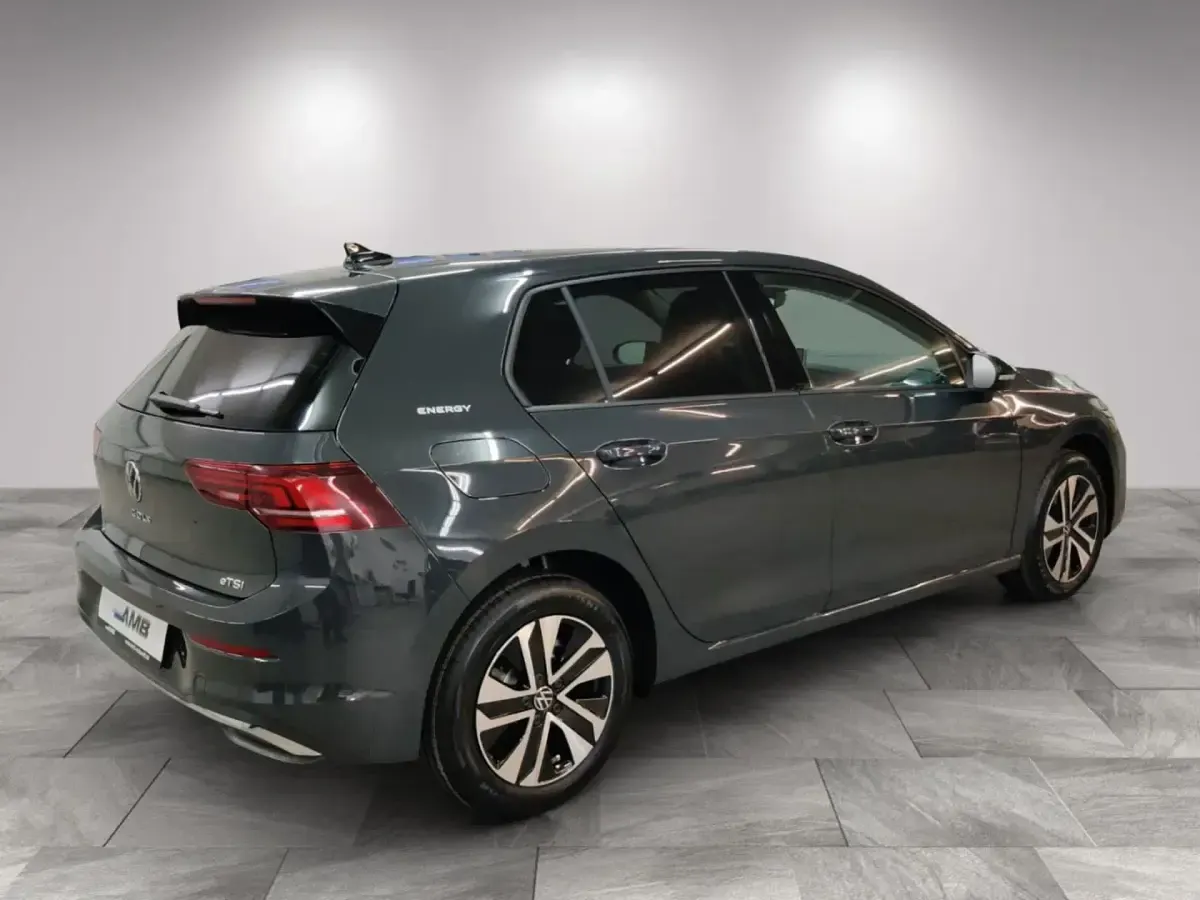Gebraucht VW Golf VIII Life 116 PS (85 kW) 2025 Grau Limousine
