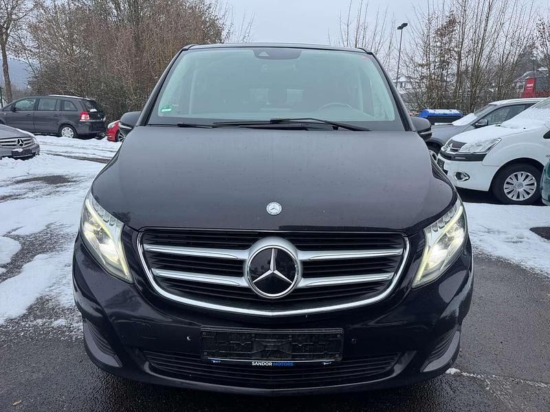 Gebraucht Mercedes V200 163 PS (119 kW) 2016 Obsidianschwarz metallic Van / Kleinbus