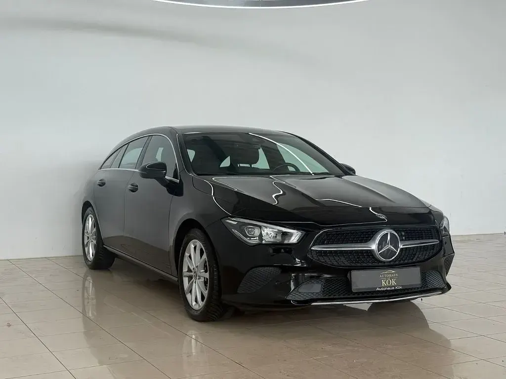 Gebraucht Mercedes CLA200 Shooting Brake 163 PS (119 kW) 2019 Schwarz Kombi