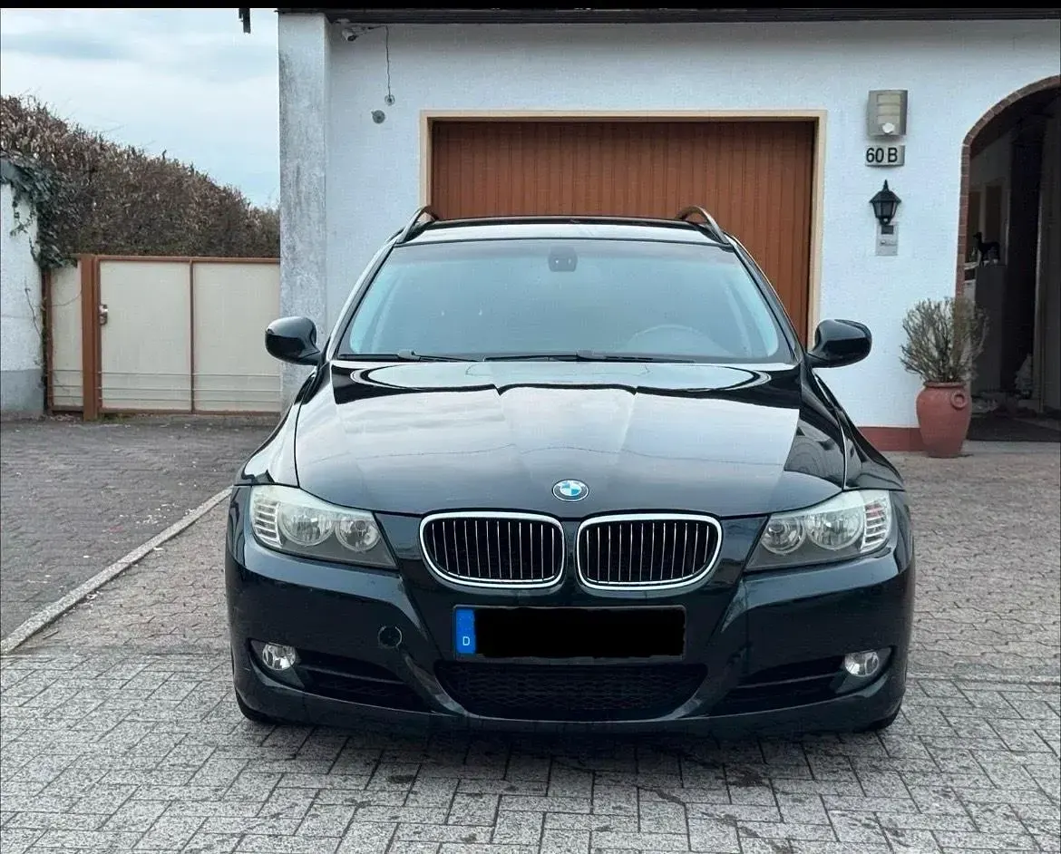 Gebraucht BMW 325 197 PS (144 kW) 2009 Schwarz Kombi