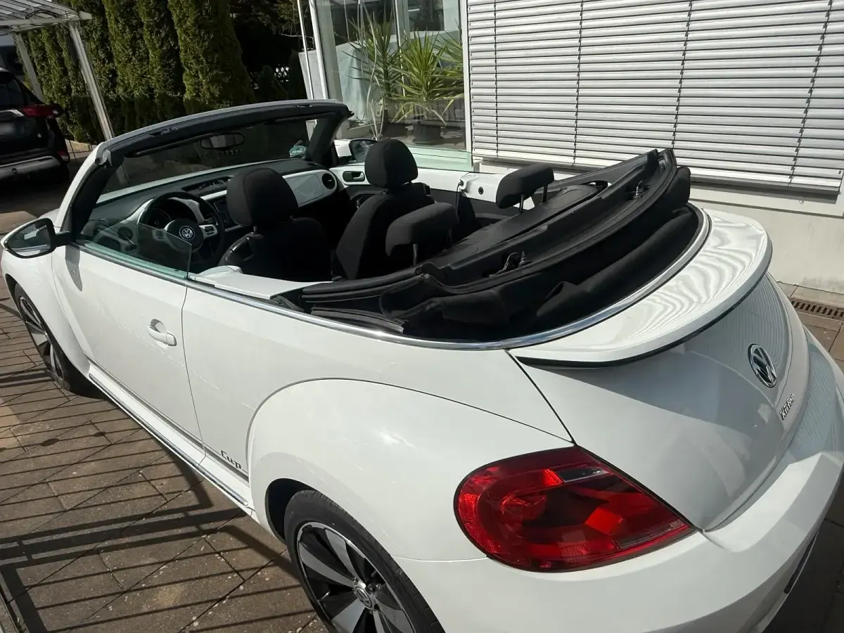 Gebraucht VW Beetle Cup 105 PS (77 kW) 2013 Weiß Kleinwagen