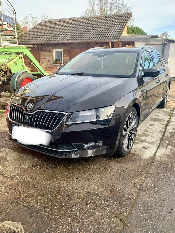 Braun Gebraucht 2016 Skoda Superb LAURIN & KLEMENT Kombi | 19.900 € (Etwas zu teuer) - Bild 1/4