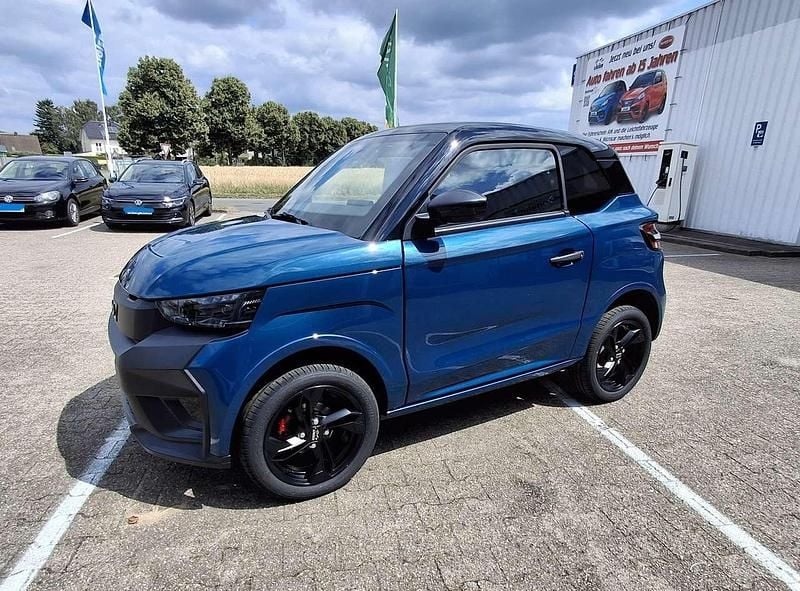 Neu Ligier JS50 2025 Odyssey blau Kleinwagen