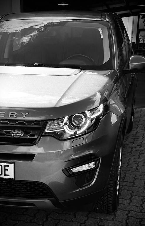 Grau Gebraucht 2017 Land Rover Discovery Sport SE SUV | 15.860 € (Fairer Preis) - Bild 1/2