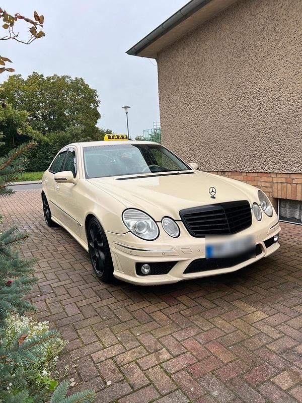 Beige Gebraucht 2007 Mercedes E200 AMG Limousine | 3.850 € - Bild 1/4