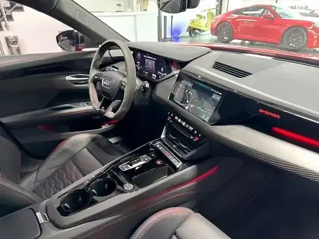 Gebraucht Audi e-tron GT quattro Sport 439 kW (598 PS) 2021 Rot Limousine