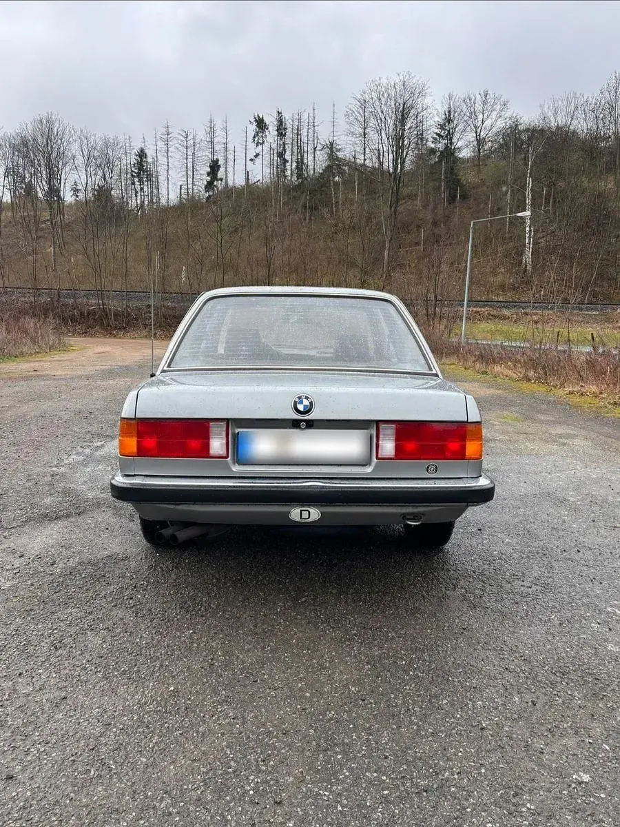 Używany BMW 320 129 KM (94 kW) 1986 Szary Coupe