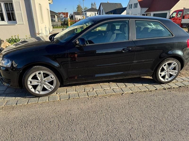 Second-hand Audi A3 Ambiente 102 CP (75 kW) 2009 Negru Hatchback