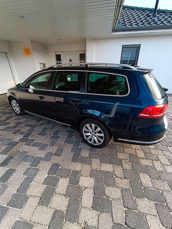 Gebraucht VW Passat Highline 160 PS (117 kW) 2013 Blau Kombi