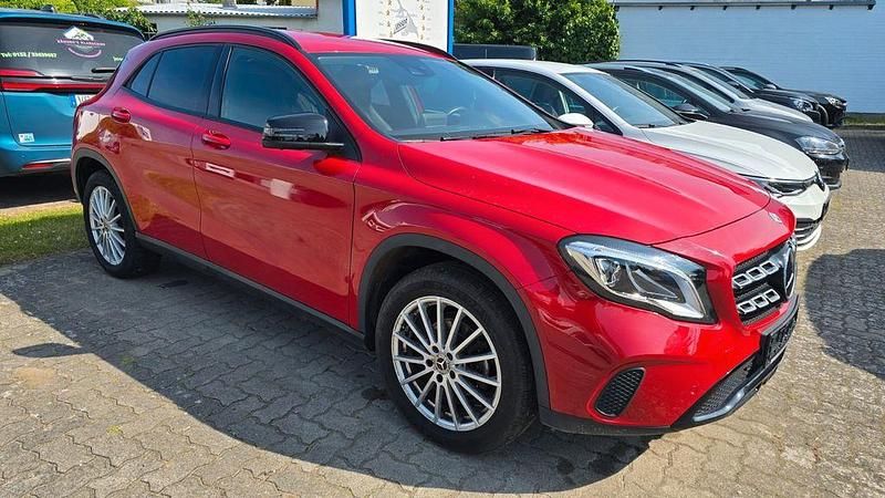 Gebraucht Mercedes GLA200 156 PS (114 kW) 2018 Rot SUV