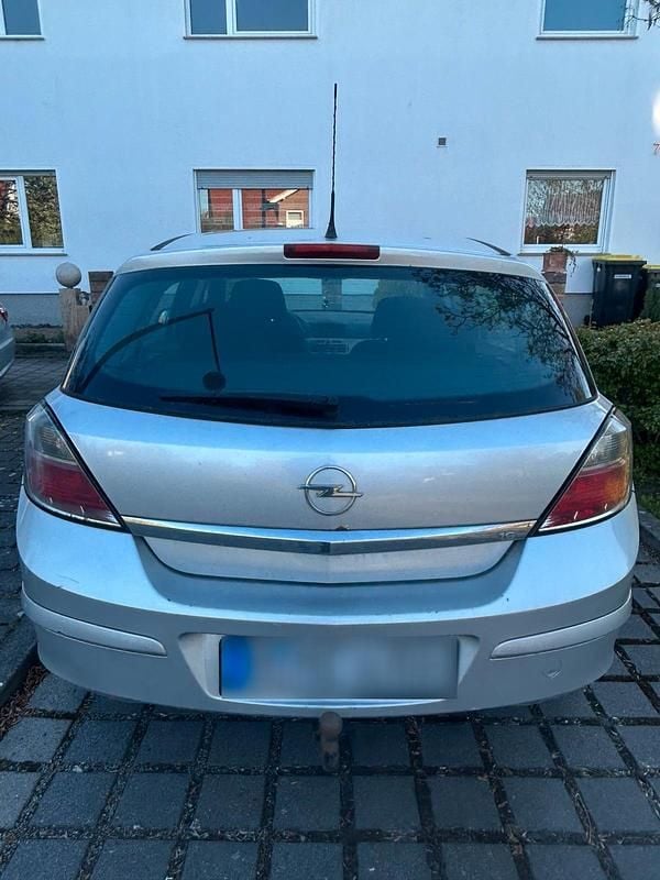 Gebraucht Opel Astra 116 PS (85 kW) 2008 Silber Kleinwagen