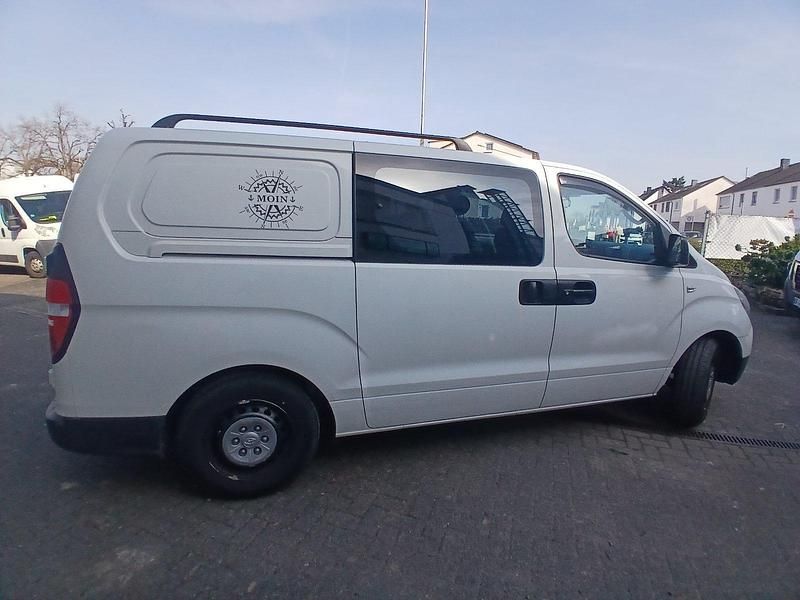Gebraucht Hyundai H-1 110 PS (80 kW) 2011 Weiß Van / Kleinbus