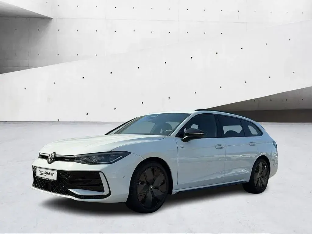 Gebraucht VW Passat R-line 193 PS (141 kW) 2025 Pure white Kombi