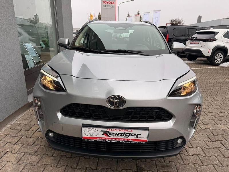 Gebraucht Toyota Yaris Cross 116 PS (85 kW) 2024 Silber SUV