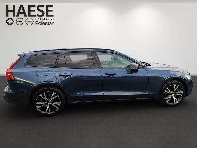 Gebraucht Volvo V60 Plus 197 PS (144 kW) 2025 Denim blue / metallic Kombi