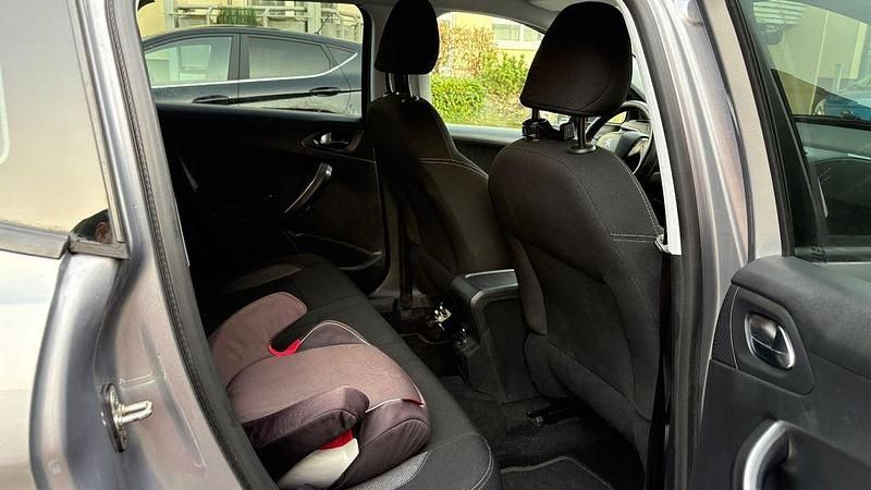 Gebraucht Peugeot 2008 Style 82 PS (60 kW) 2017 Silber SUV