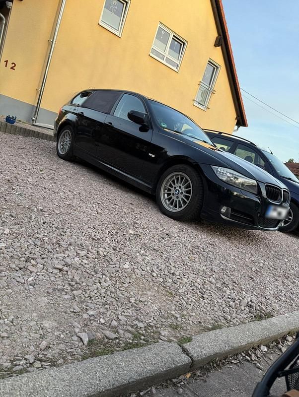 Gebraucht BMW 320 170 PS (125 kW) 2011 Schwarz Kombi