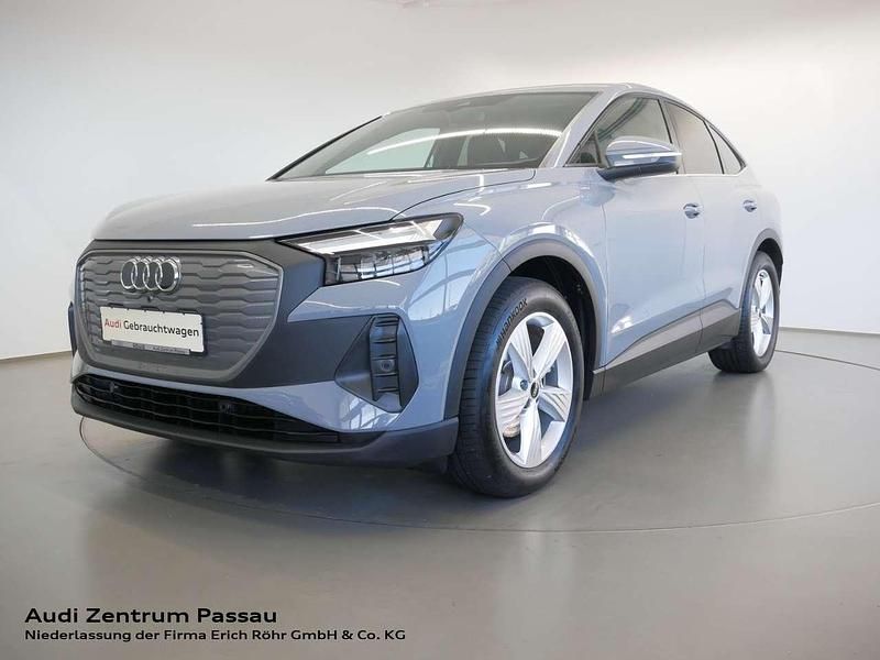 Kieselgrau Gebraucht 2022 Audi Q4 Sportback e-tron Ambiente SUV | 26.490 € (Superpreis) - Bild 1/4
