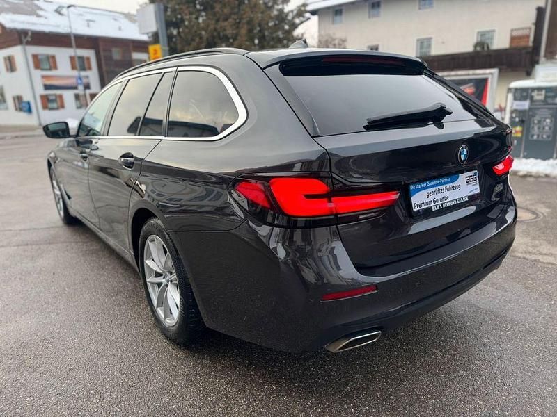 Gebraucht BMW 520 Performance 190 PS (139 kW) 2021 Grau Kombi