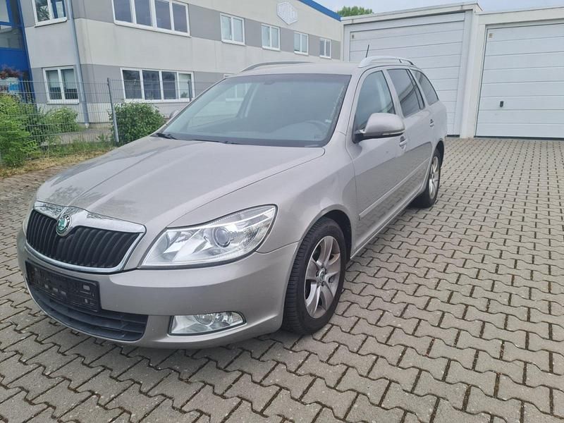 Beige Gebraucht 2013 Skoda Octavia Kombi | 6.900 € (Etwas zu teuer) - Bild 1/4
