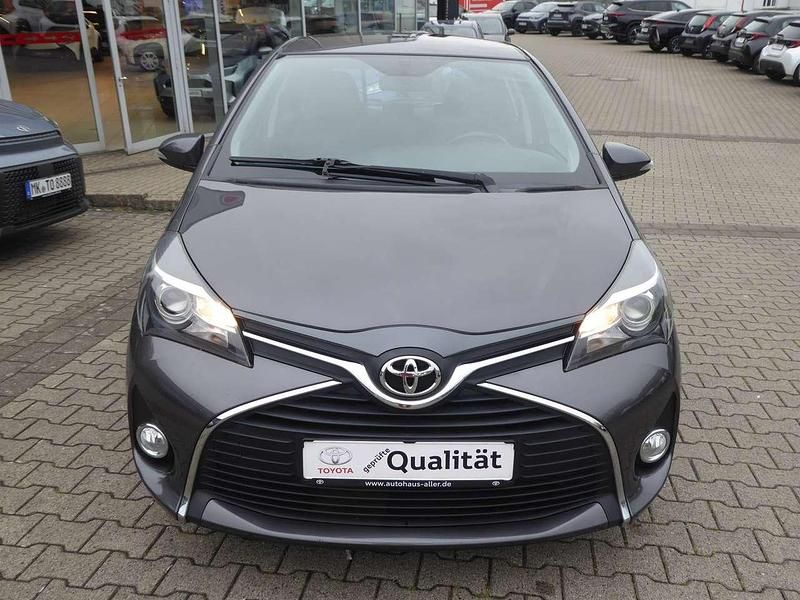 Gebraucht Toyota Yaris Active 69 PS (50 kW) 2016 Marlingrau Limousine