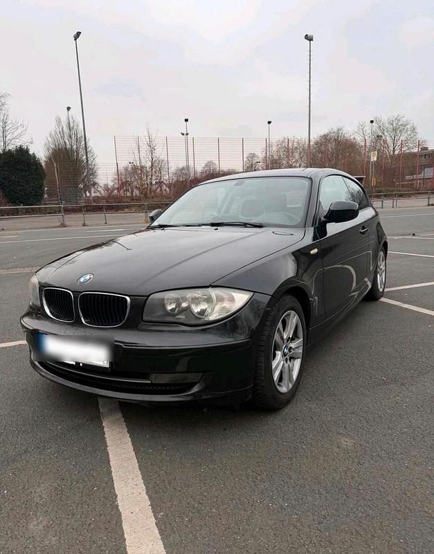 Gebraucht BMW 118 142 PS (104 kW) 2011 Schwarz Kleinwagen