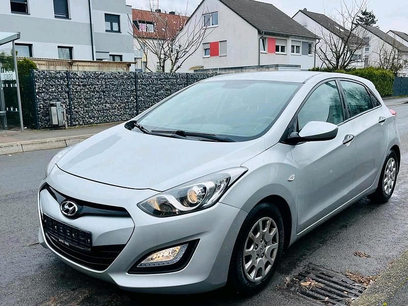 Gebraucht Hyundai i30 90 PS (66 kW) 2015 Limousine