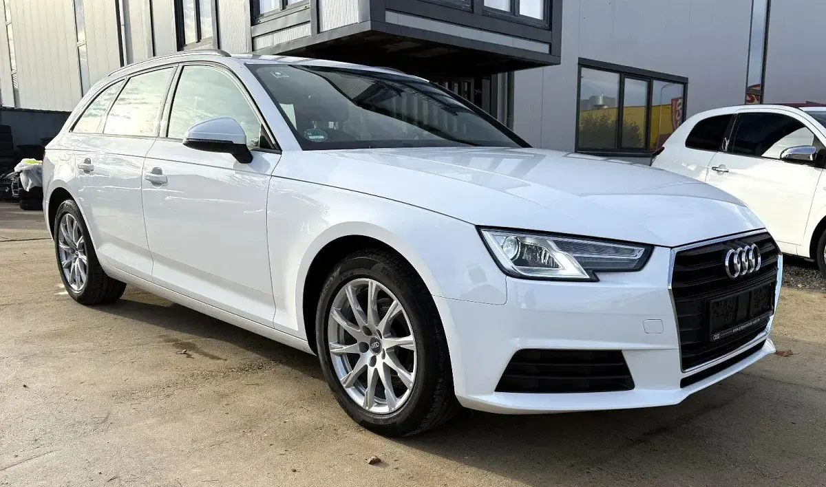 Używany Audi A4 Ambiente 122 KM (89 kW) 2017 Biały Sedan/Limuzyna