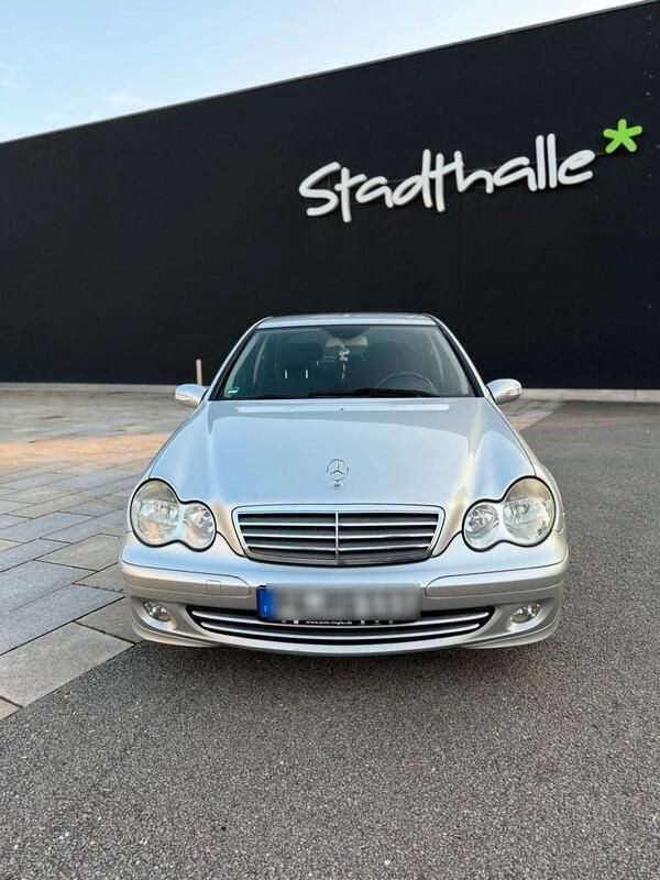 Silber Gebraucht 2004 Mercedes C220 Limousine | 1.850 € (Fairer Preis) - Bild 1/4