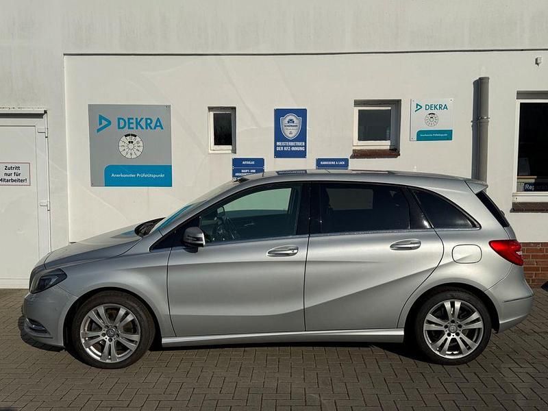 Gebraucht Mercedes B220 184 PS (135 kW) 2013 Silber Van / Kleinbus