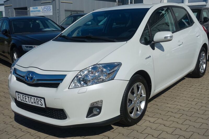 Weiß Gebraucht 2011 Toyota Auris Hybrid Limousine | 7.950 € (Guter Preis) - Bild 1/4