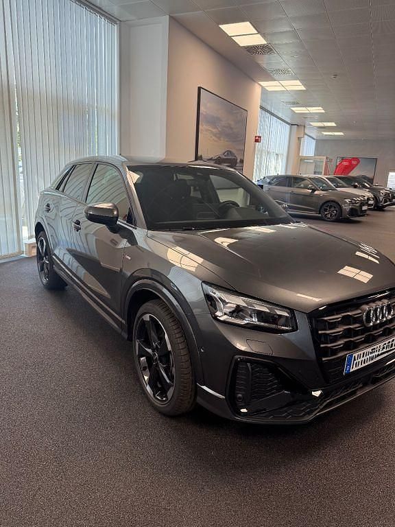 Gebraucht Audi Q2 S-Line 150 PS (110 kW) 2024 Grau SUV