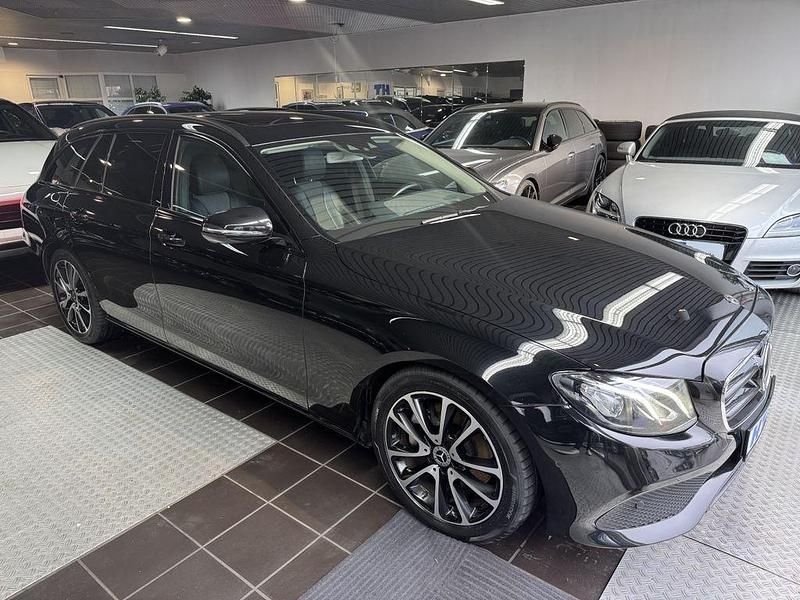 Gebraucht Mercedes E220 Avantgarde 194 PS (142 kW) 2018 Ung. schwarz  unilack Kombi