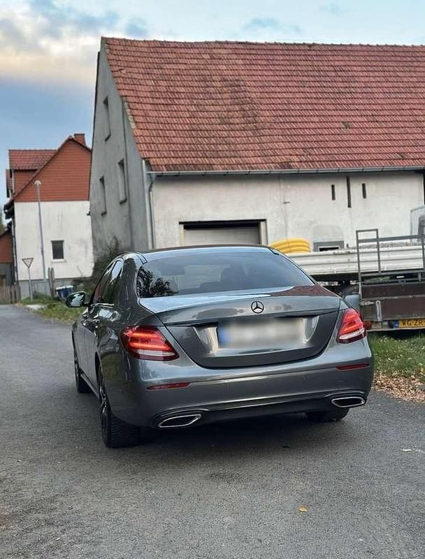 Gebraucht Mercedes E220 AMG line 194 PS (142 kW) 2016 Limousine