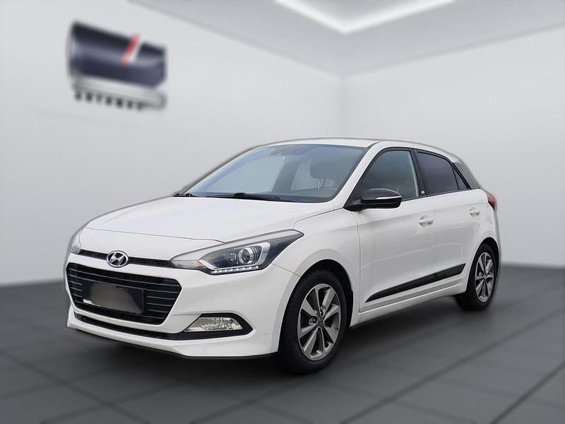 Weiß Gebraucht 2018 Hyundai i20 Passion Plus | 9.090 € - Bild 1/4