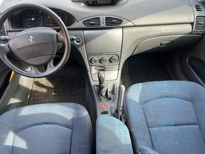 Gebraucht Renault Laguna 107 PS (78 kW) 2002 Silber Kombi