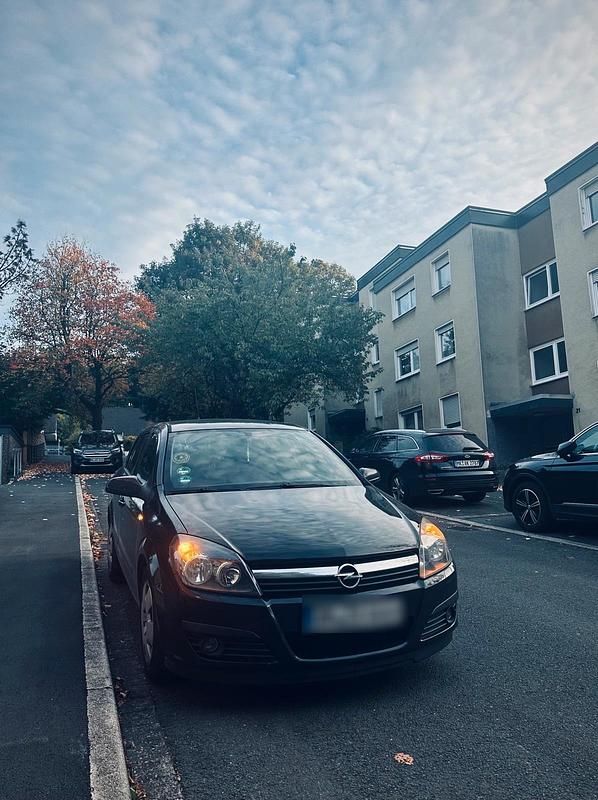 Schwarz Gebraucht 2006 Opel Astra Kleinwagen | 1.100 € (Guter Preis) - Bild 1/4