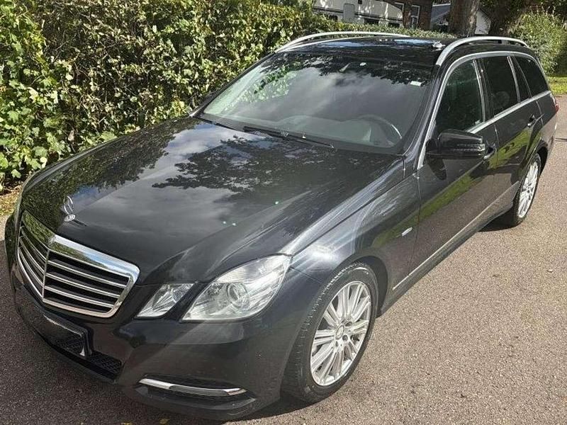 Gebraucht Mercedes E200 Classic 170 PS (125 kW) 2011 Schwarz Limousine