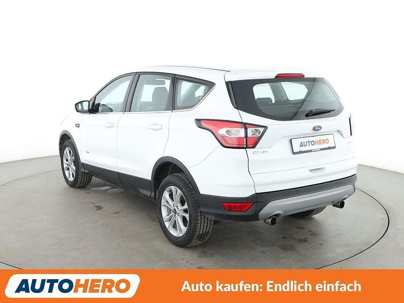 Gebraucht Ford Kuga Titanium 182 PS (133 kW) 2017 Weiß SUV