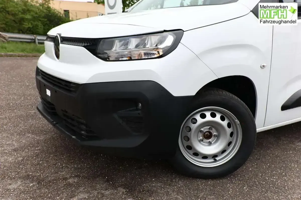 New Citroën Berlingo 131 HP (96 kW) 2025 White Minivan