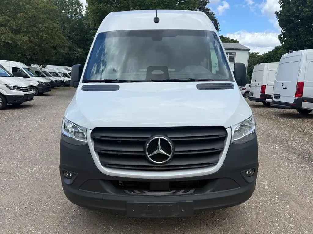 Gebraucht Mercedes Sprinter 150 PS (110 kW) 2025 Arktikweiss Van