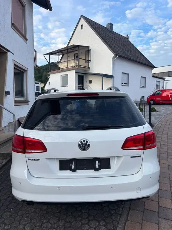 Gebraucht VW Passat 105 PS (77 kW) 2013 Weiß Kombi