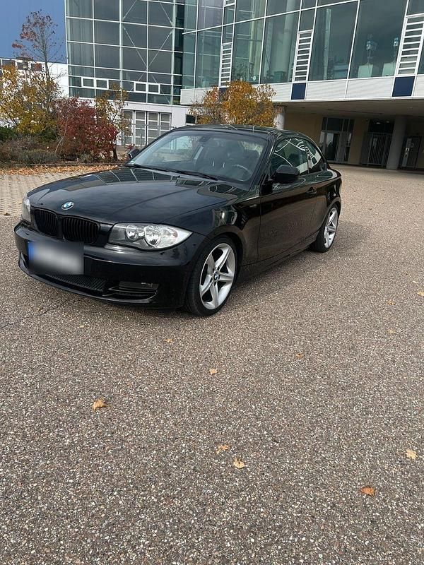 Schwarz Gebraucht 2010 BMW 120 Coupé Sport Line Coupé | 9.700 € (Fairer Preis) - Bild 1/4