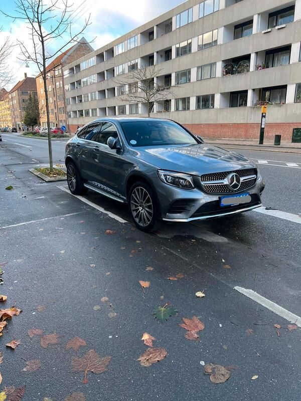 Grau Gebraucht 2017 Mercedes GLC300 AMG line Coupé | 36.700 € (Fairer Preis) - Bild 1/4