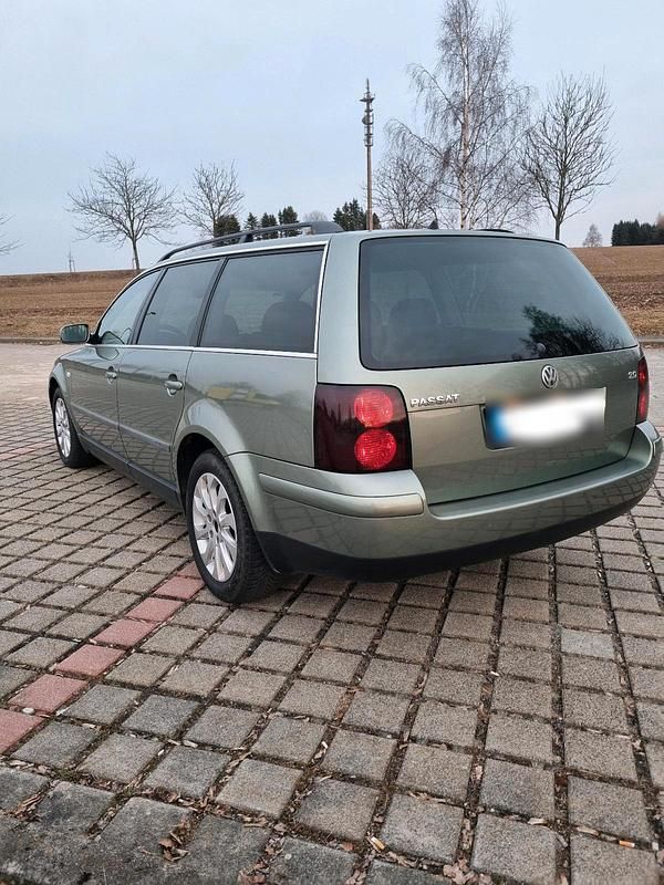 Usata VW Passat 130 CV (95 kW) 2003 Verde Station wagon