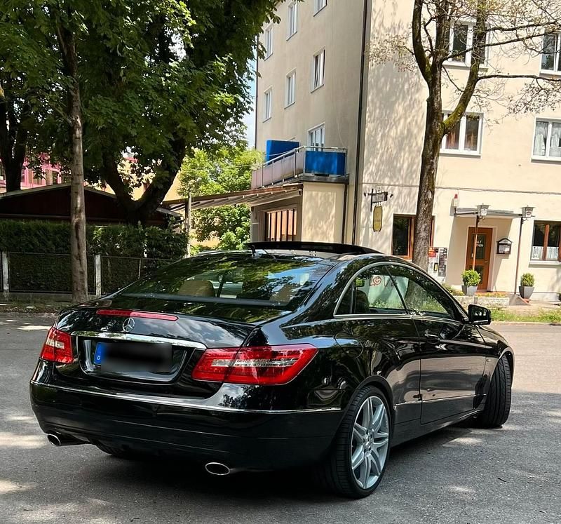 Gebraucht Mercedes E350 231 PS (169 kW) 2010 Schwarz Coupé