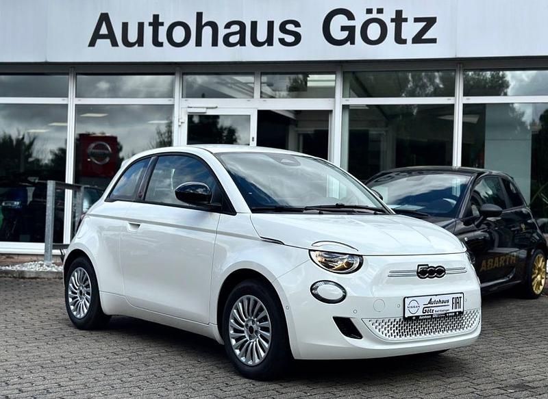 Weiß Neu 2025 Fiat 500e Red | 32.490 € (Etwas zu teuer) - Bild 1/4
