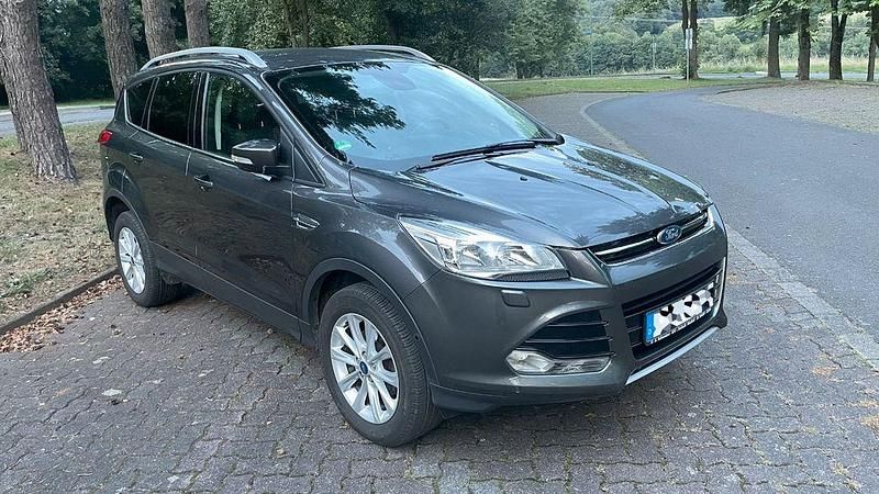 Gebraucht Ford Kuga Titanium 150 PS (110 kW) 2015 Grau SUV